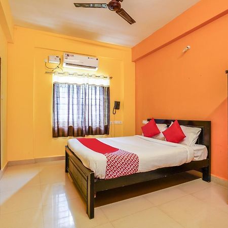 Oyo 70286 Svr Grand Hotel Hyderabad Exterior foto