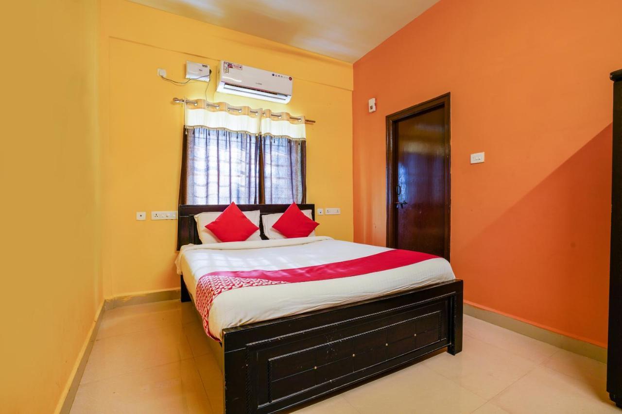 Oyo 70286 Svr Grand Hotel Hyderabad Exterior foto