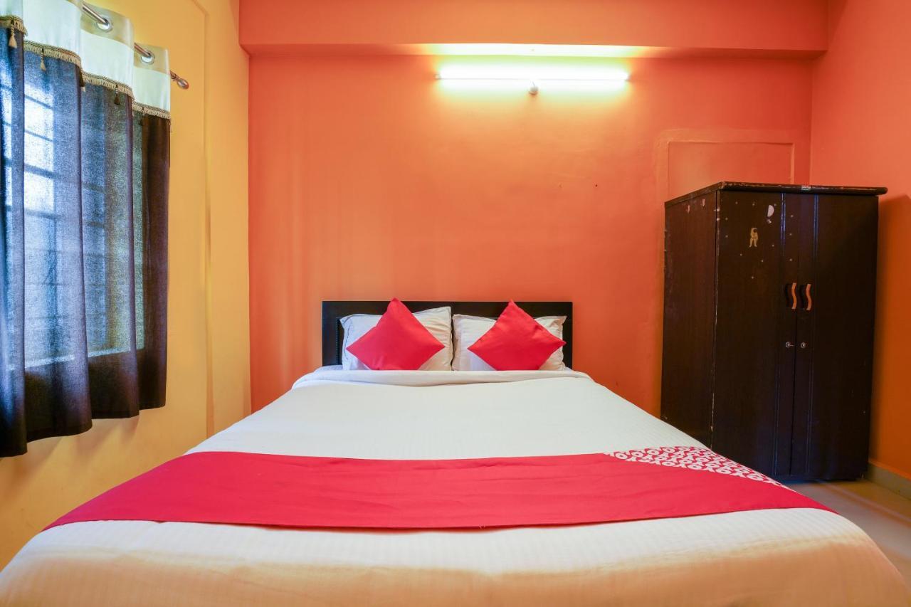 Oyo 70286 Svr Grand Hotel Hyderabad Exterior foto