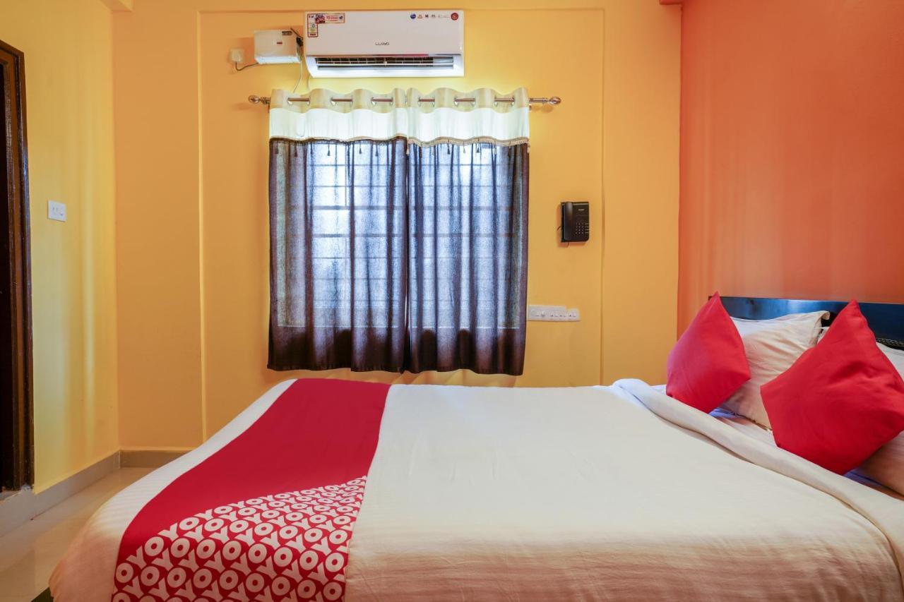Oyo 70286 Svr Grand Hotel Hyderabad Exterior foto
